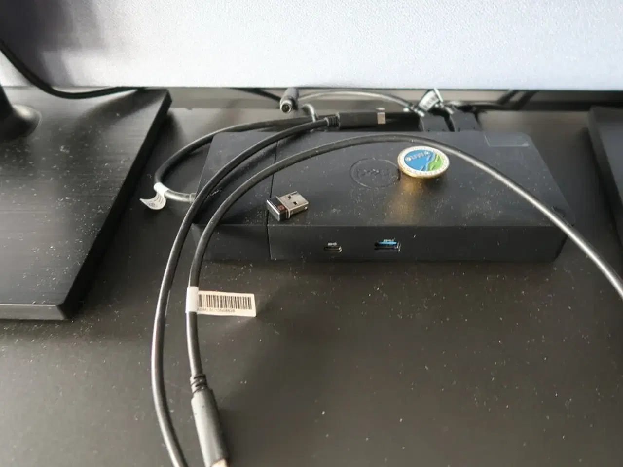 Billede 2 - 2 stk. computerskærme SAMSUNG F24T452FQR, dockingstation DELL