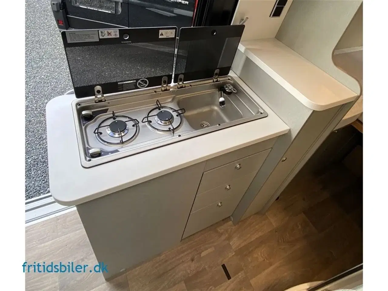 Billede 6 - 2024 - Hymer Free 602 2,3 140 hk   Hymer 602 på under 6 meter med langsgående senge