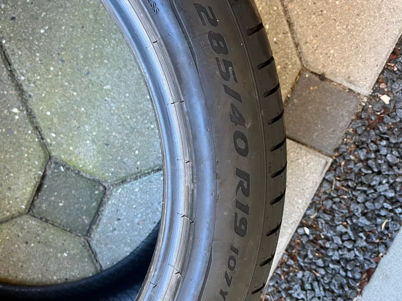 Billede 2 - Pirelli sommerdæk 285/40R19 Y