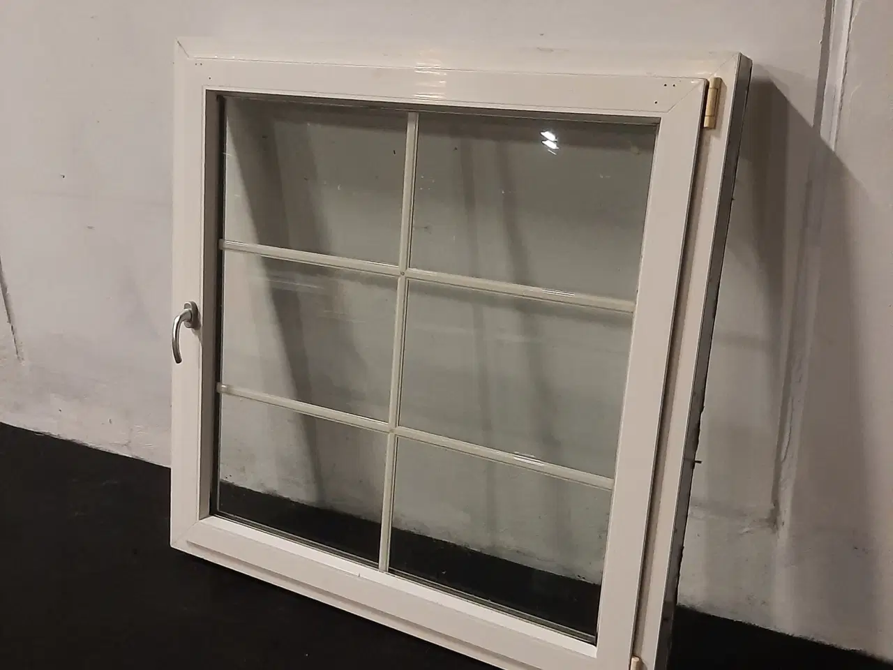 Billede 2 - Dreje-kip vindue i pvc 1289x120x1289 mm, højrehængt, hvid