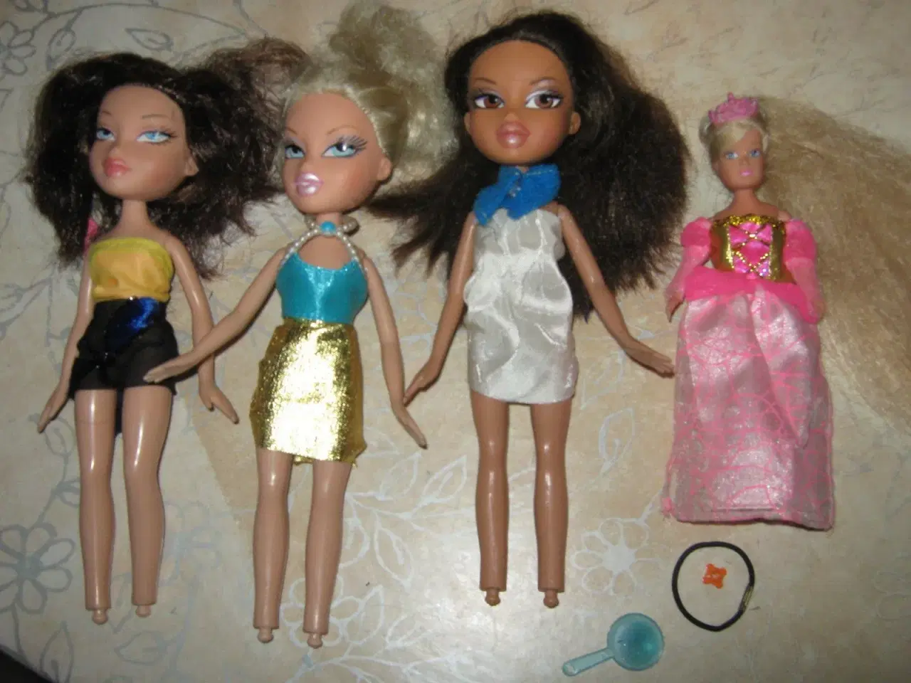 Billede 1 - Bratz dukker og 1 Barbie