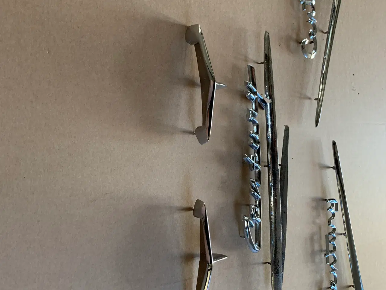 Billede 4 - 1957 Buick Century skrift og håndtag