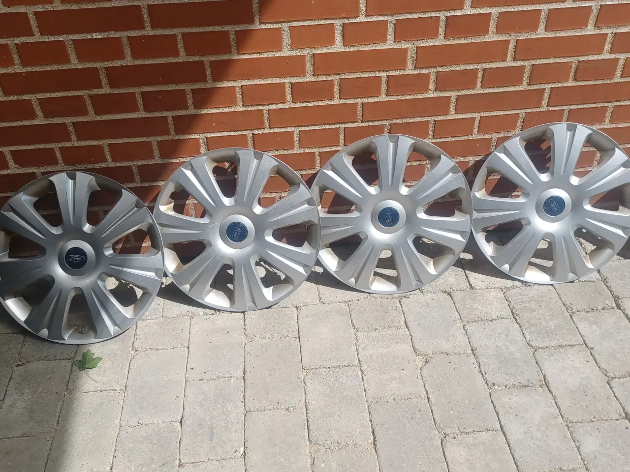 Billede 4 - Ford hjulkapsler.