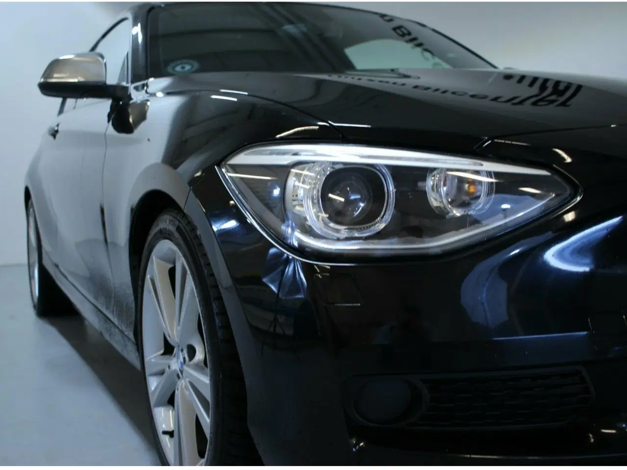 Billede 2 - Velholdt 2013 BMW 1-serie med M-udstyr