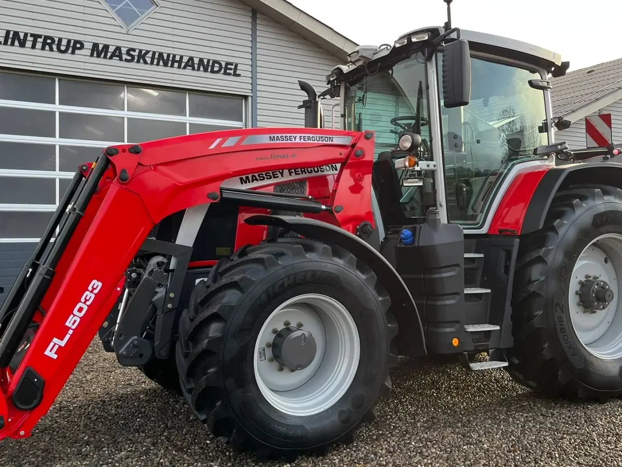 Billede 24 - Massey Ferguson 8S.245 Med stor frontlæsser. Dyna 7 Efficient. Kan leveres med GPS anlæg på.