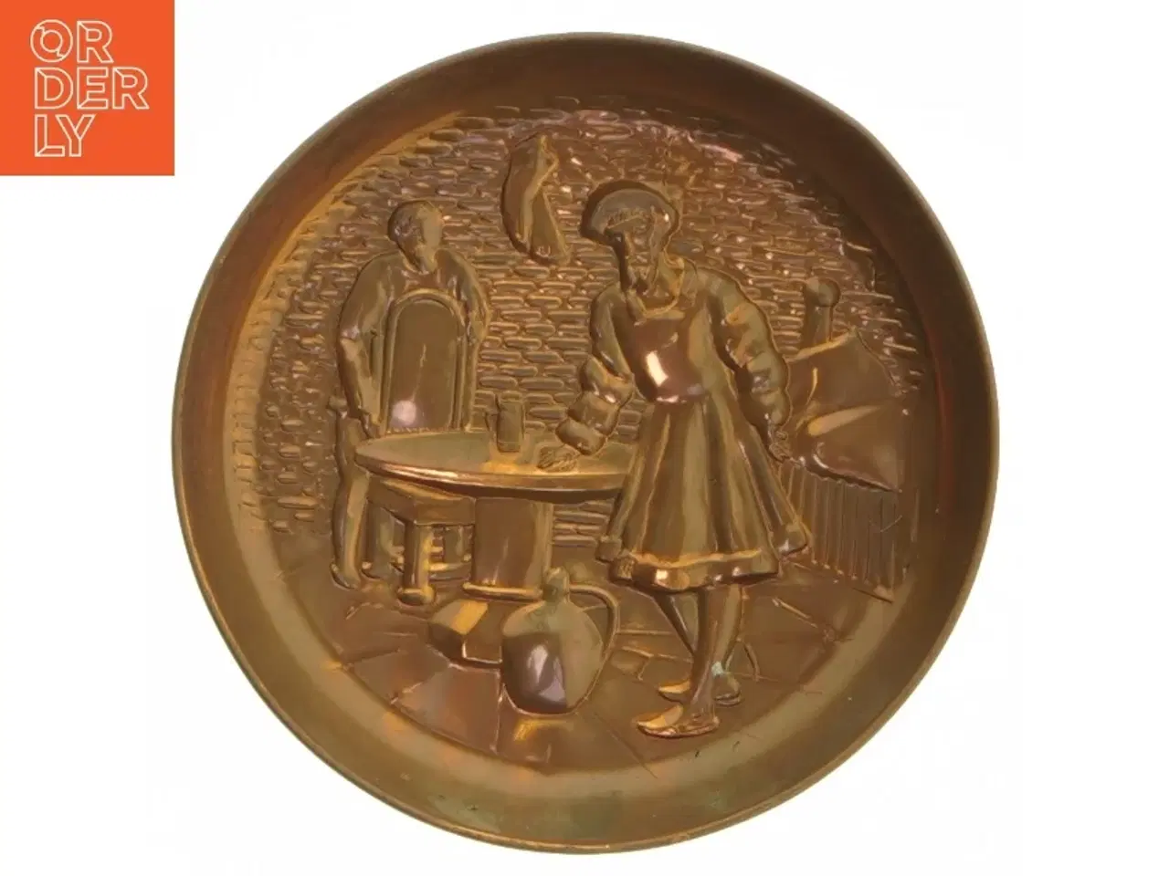 Billede 1 - Væghængt fad i kobber med relief (str. Ø 12,5x1,5 cm)