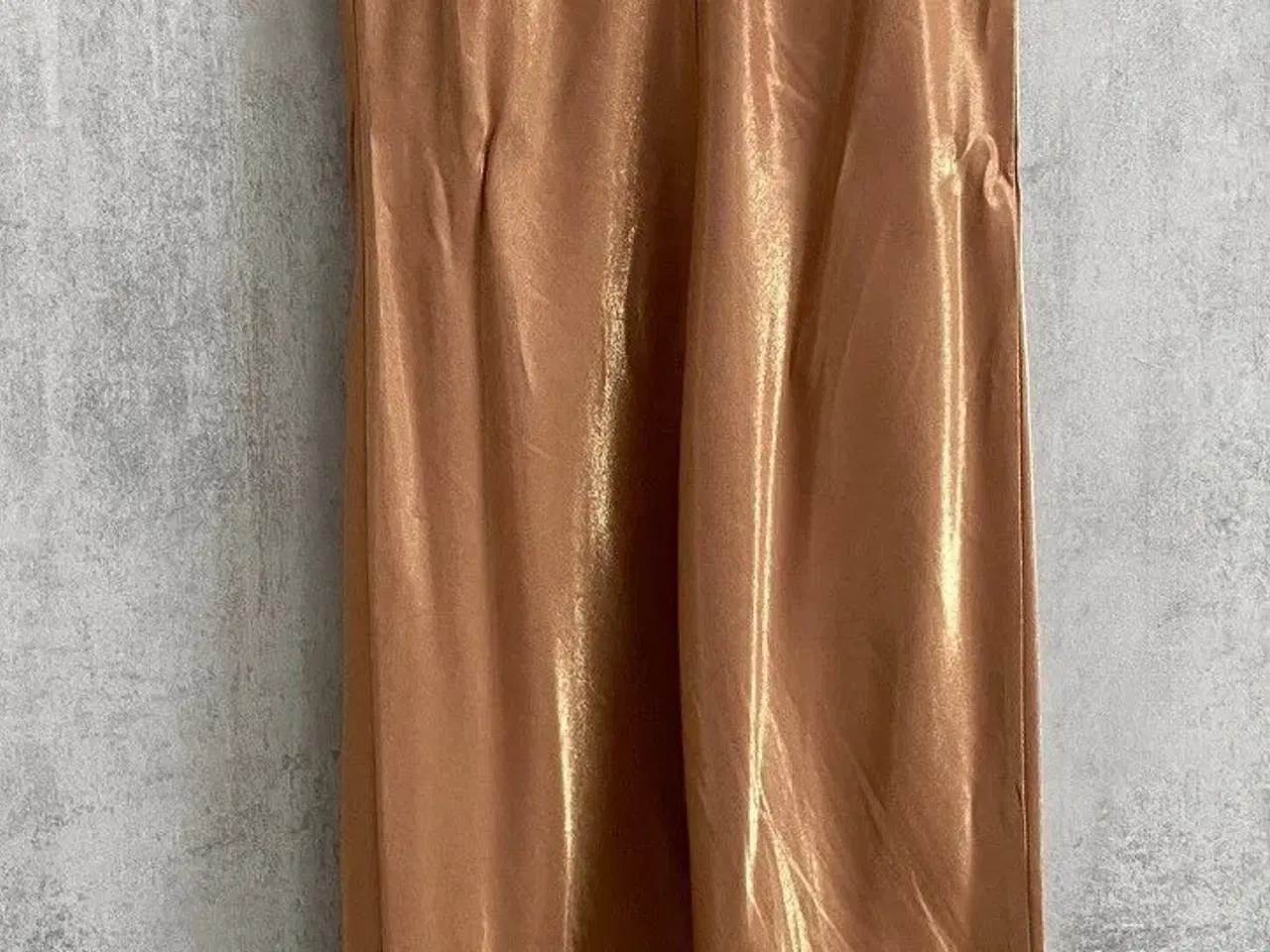 Billede 2 - Selskabskjole Fantazi i "Guld" med sjal