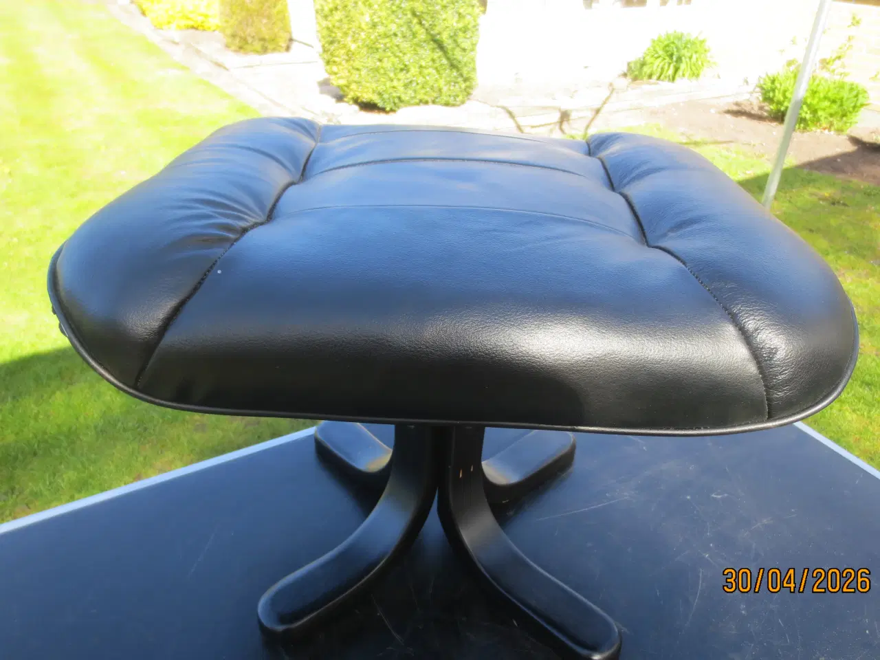 Billede 3 - 1 stk Fodskammel med sort læder 