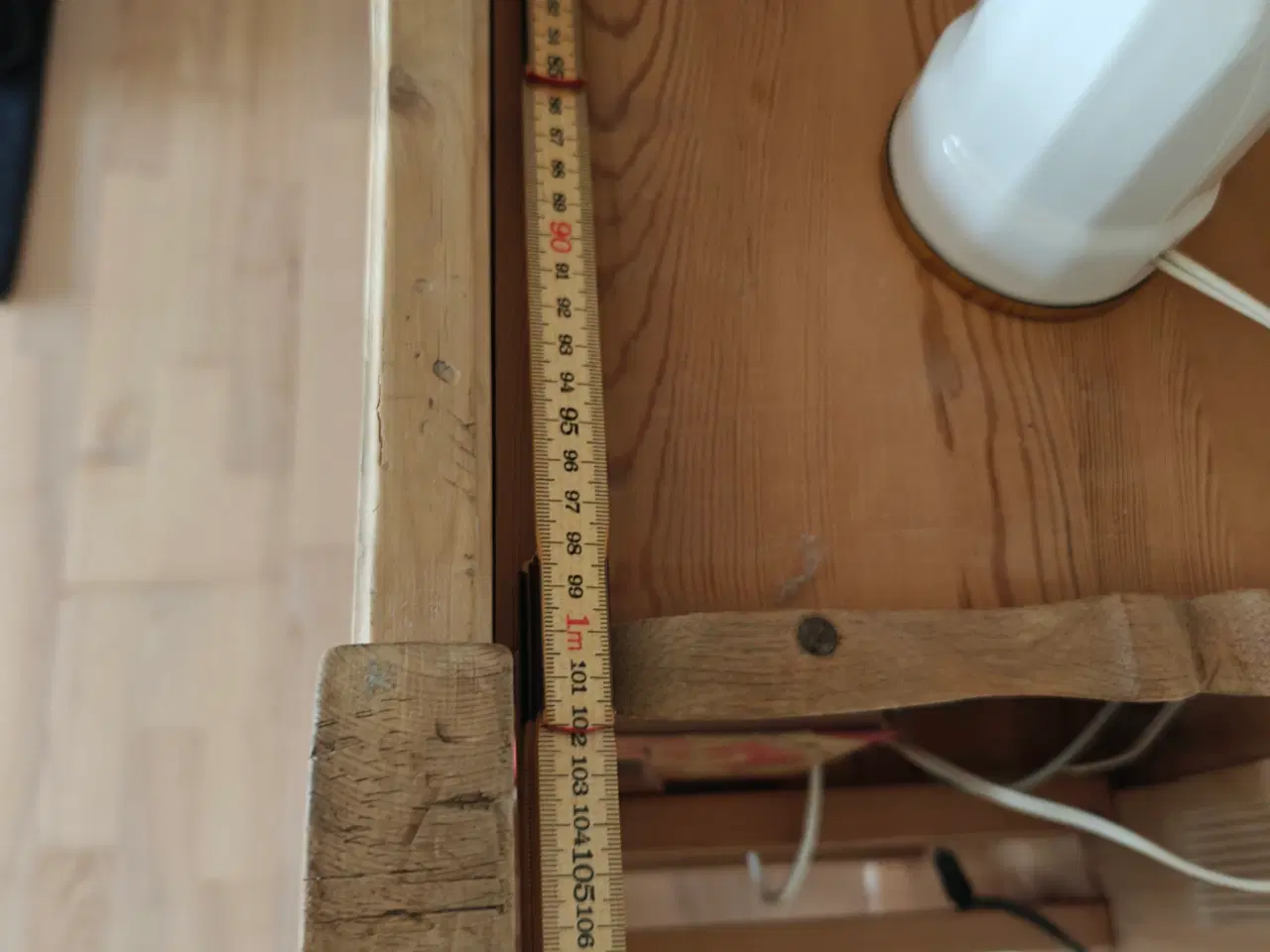 Billede 4 - Reol med fine detaljer og udskæring 
