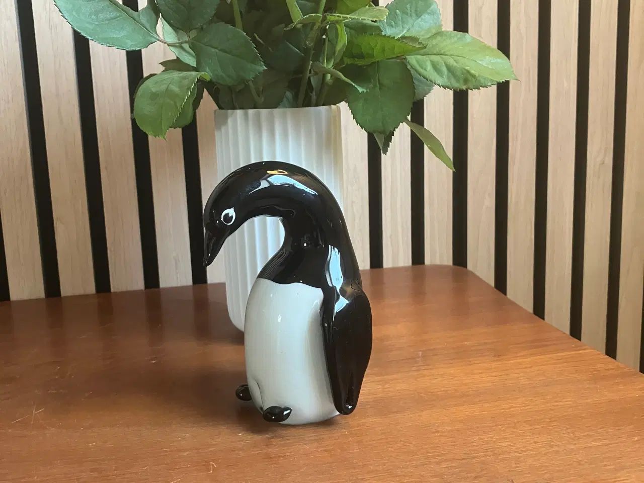 Billede 1 - Håndlavet glaspingvin uden afslag eller revner. 