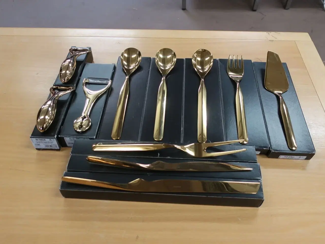 Billede 2 - 11 stk. BUGATTI køkken redskaber m. 24 karat guldbelægning
