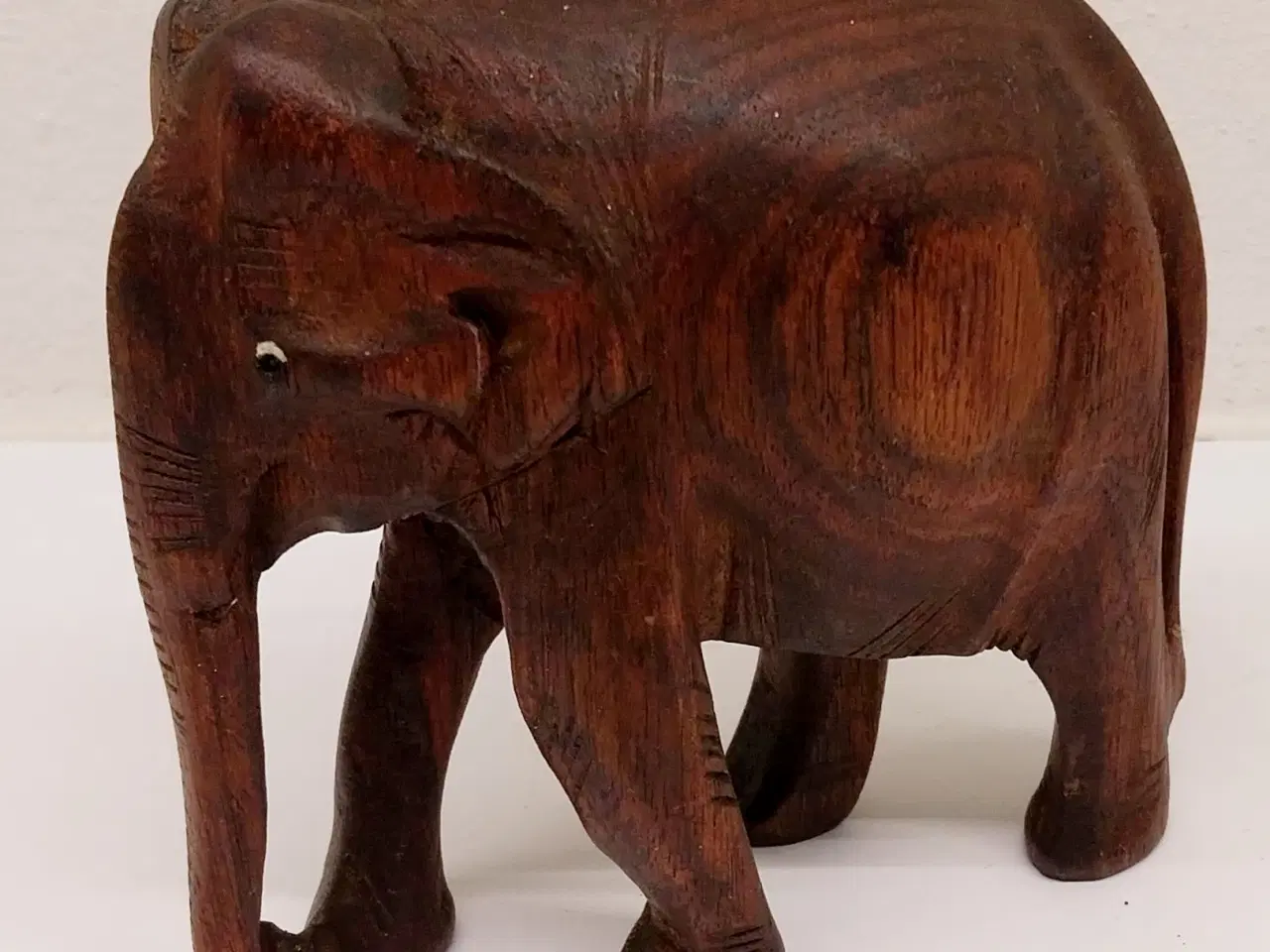 Billede 1 - Elefant i mørkt træ