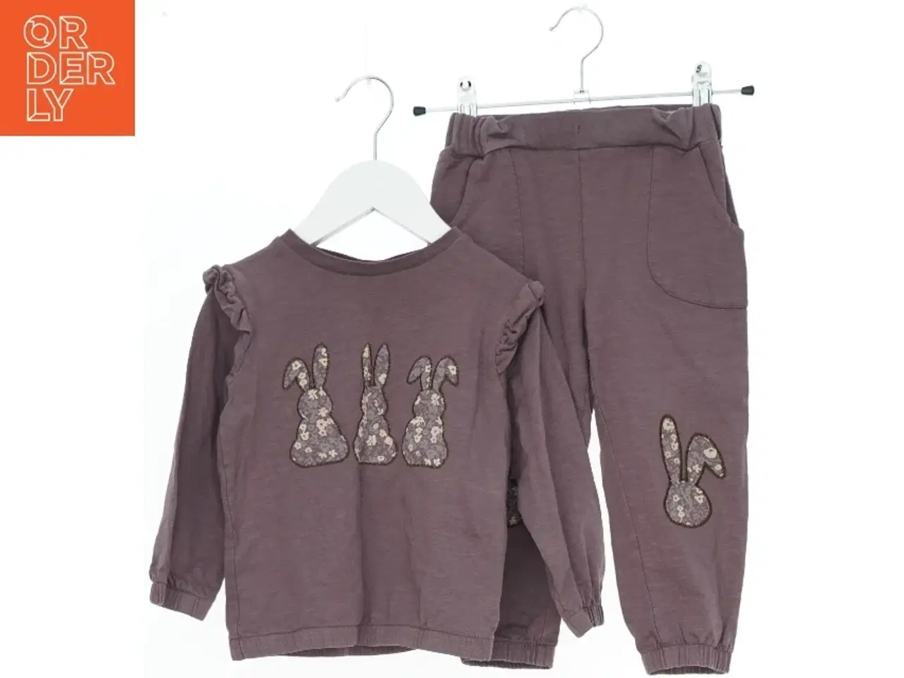 Billede 1 - Sæt med bluse og bukser med kaninmotiv fra Friends (str. 92)