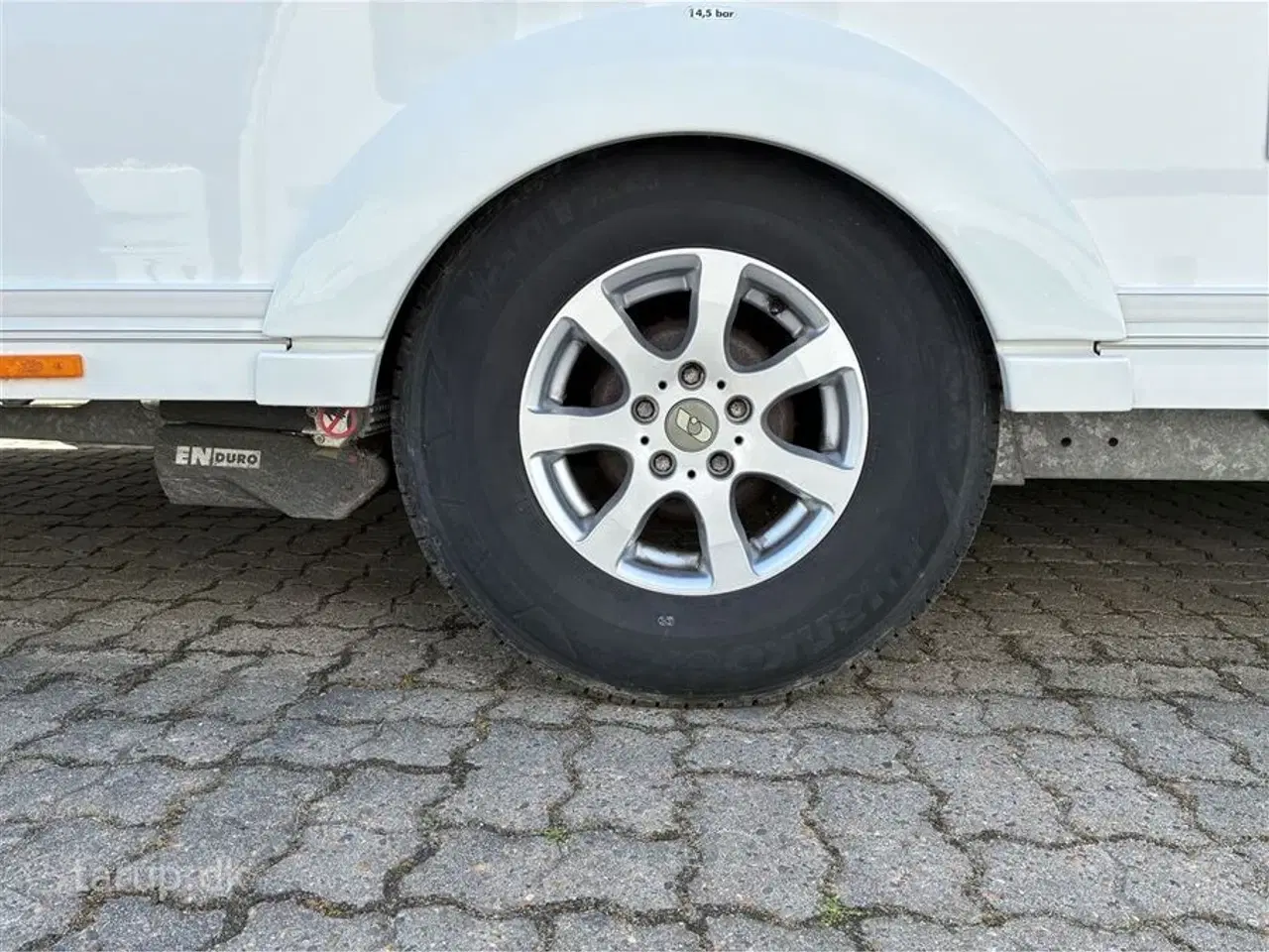Billede 5 - 2017 - Adria Alpina 663 HT   Mover, ALDE Centralvarme, vandbåren gulvvarme, sidesiddegruppe, panoramavindue, frontkøkken, endebadeværelse, stabilisator, markise