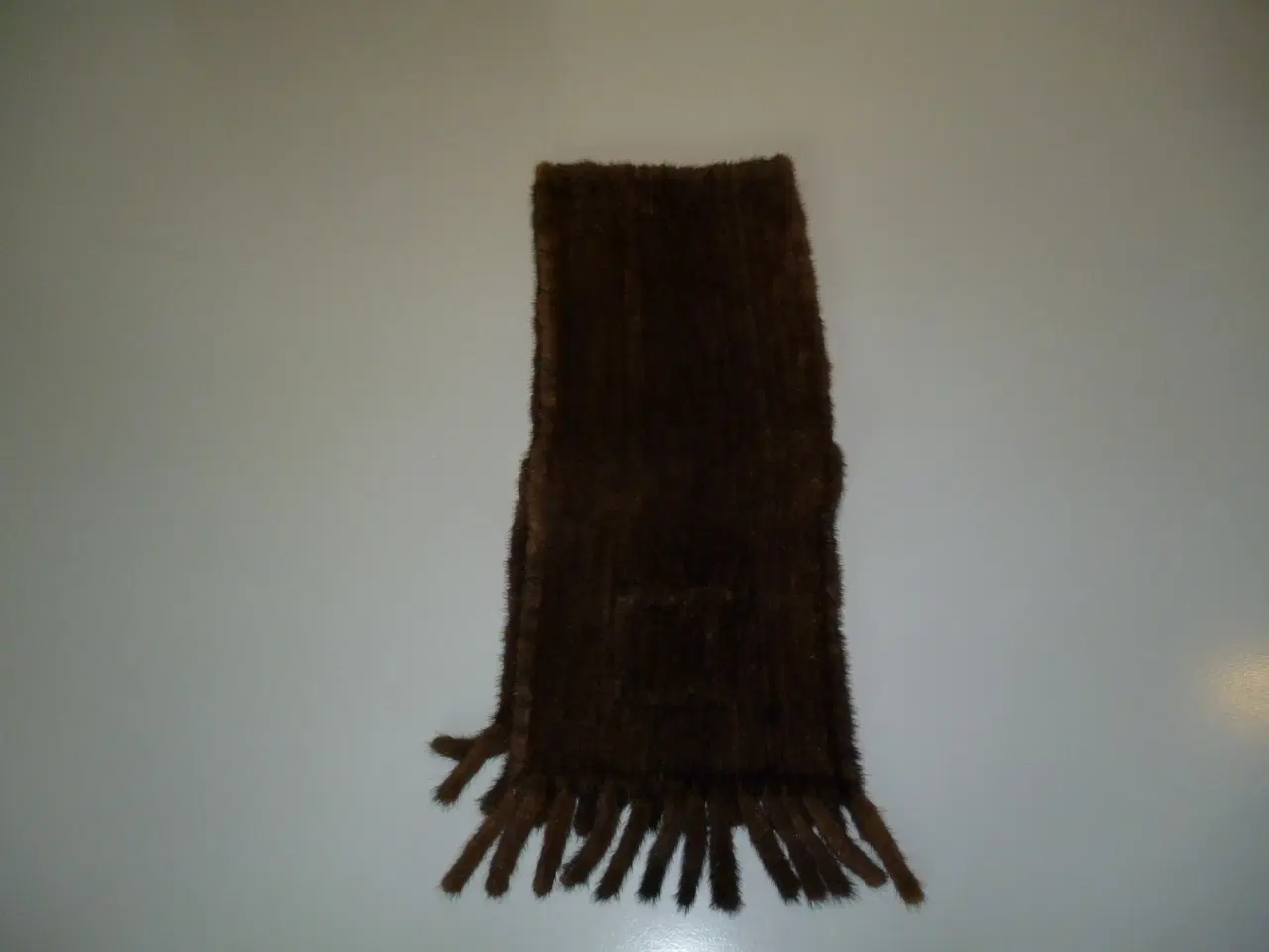 Billede 1 - Lækker hæklet tørklæde mink sælges.