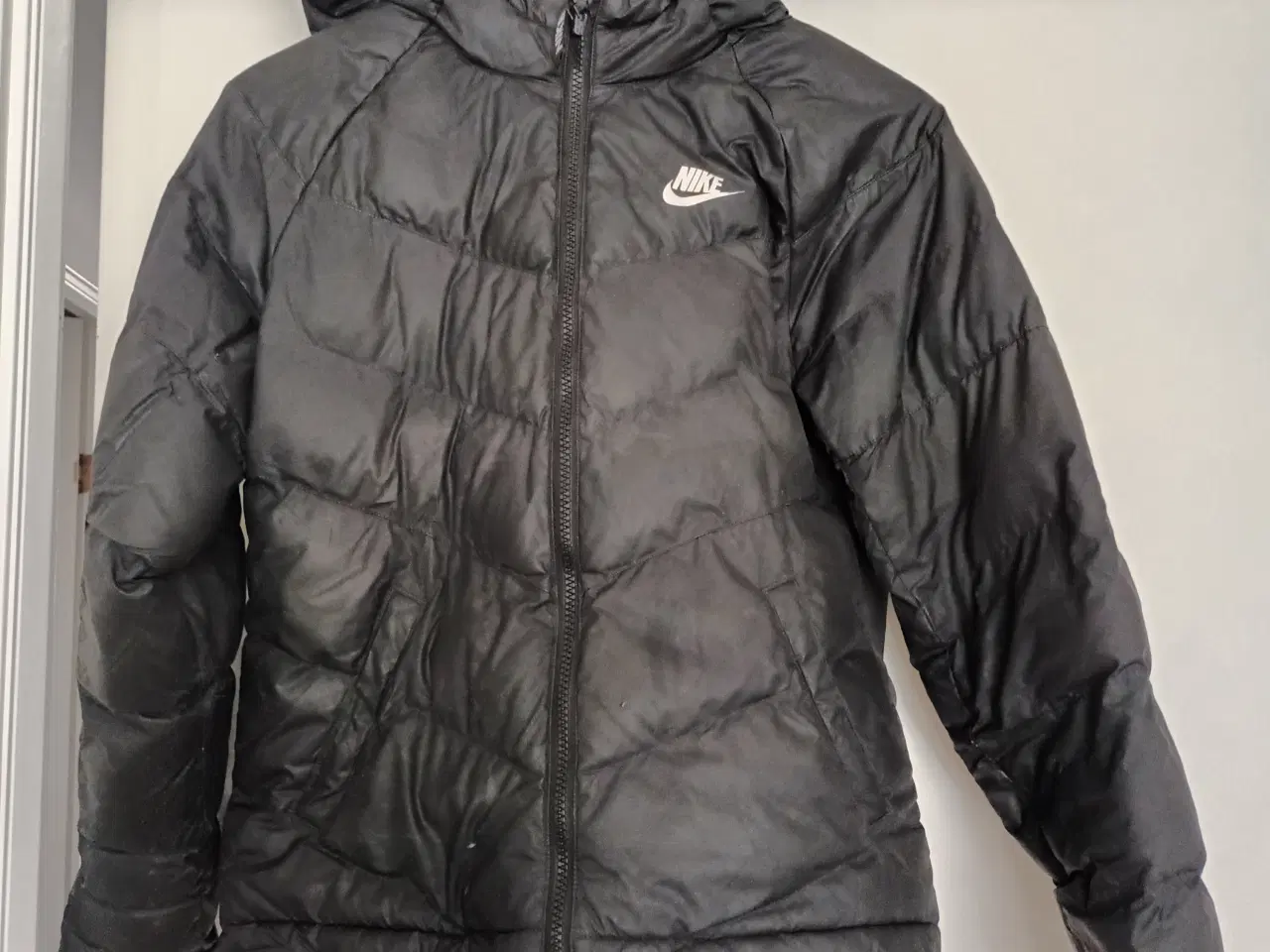 Billede 1 - LÆKKER NIKE VINTERJAKKE MED HÆTTE STR 147-158