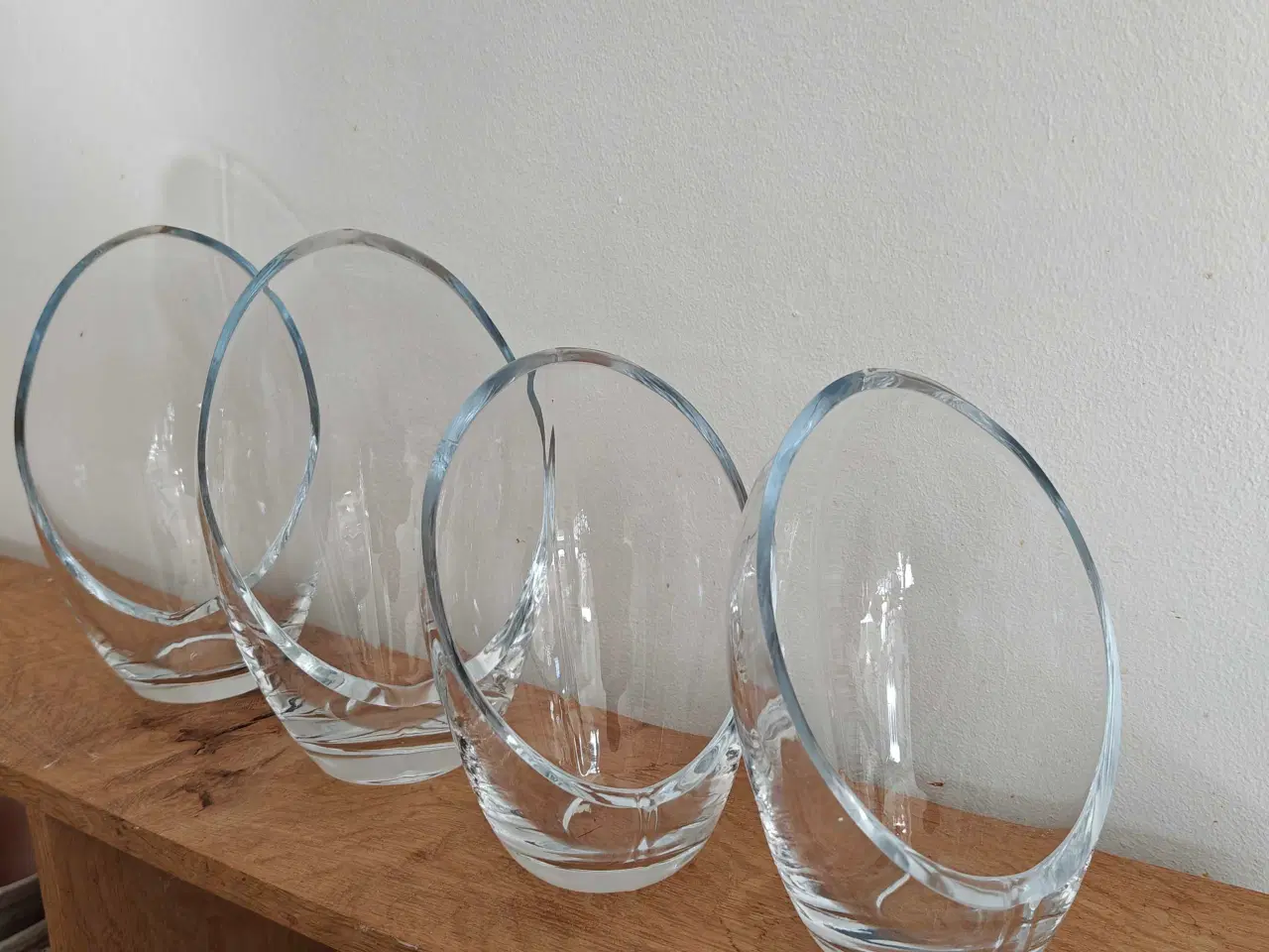 Billede 2 - Smukke glas æg/vaser