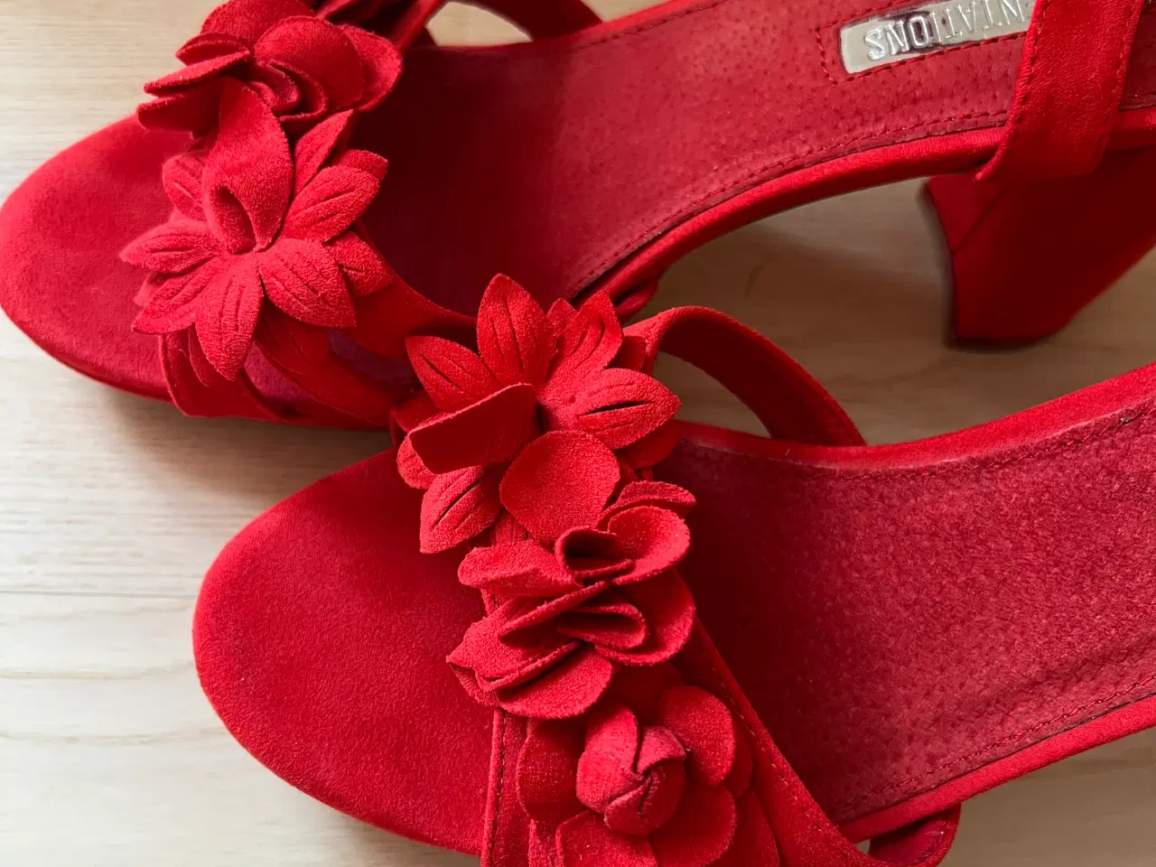 Billede 3 - Røde højhælede sko str. 40