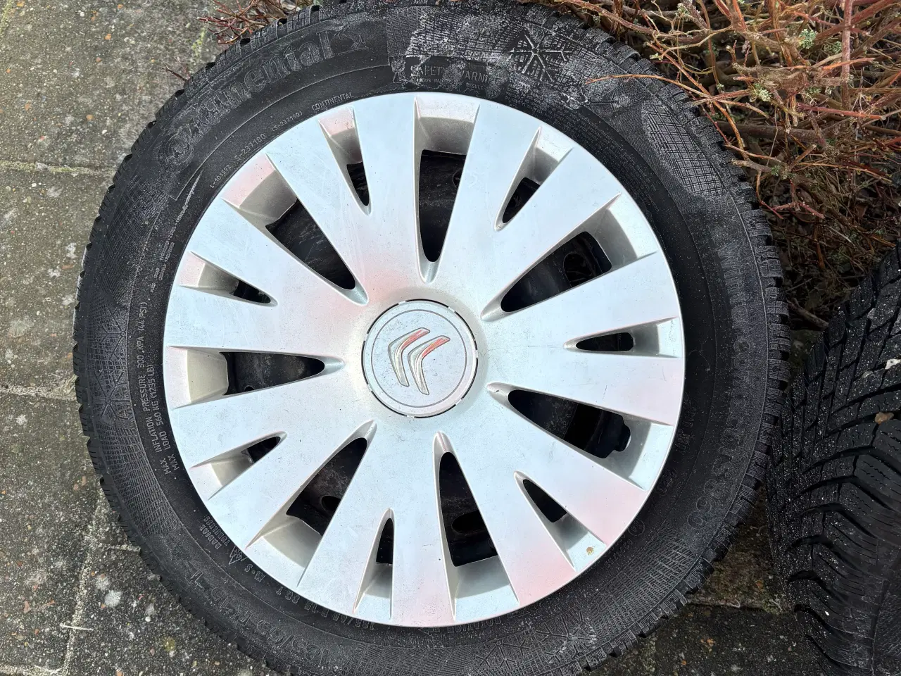 Billede 4 - Vinterdæk og fælge.