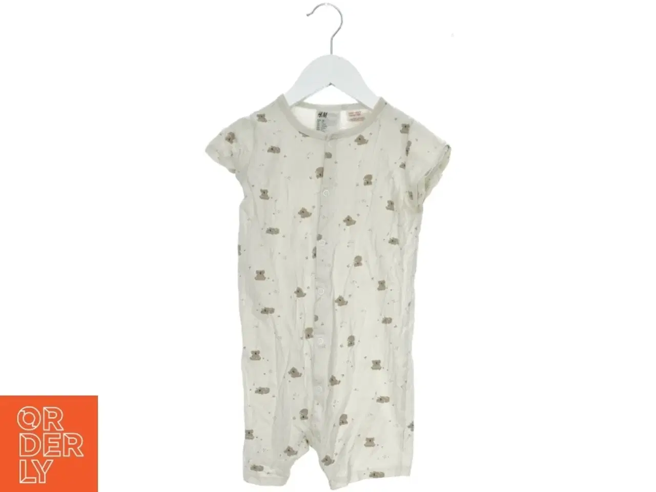 Billede 1 - Hvid baby heldragt med bjørnemotiv fra H&M (str. 98)