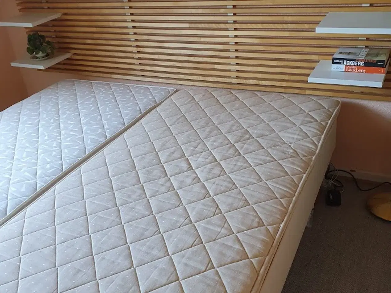 Billede 1 - Sengegavl med hylder - passer til dobb. seng