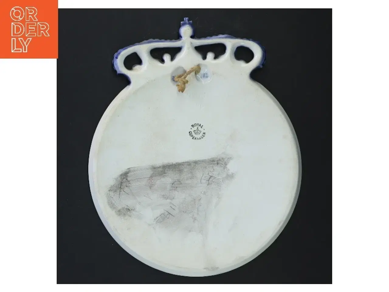 Billede 3 - Porcelænsplakette med krone og blå dekoration fra Royal Copenhagen (str. Ø 19 cm)