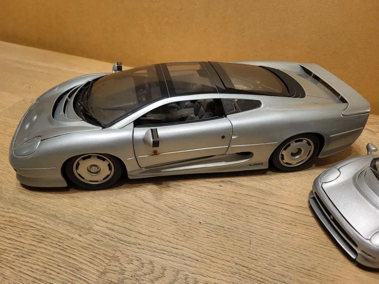 Billede 3 - Modelbiler Jaguar XJ220-1992 (str. 1:12)