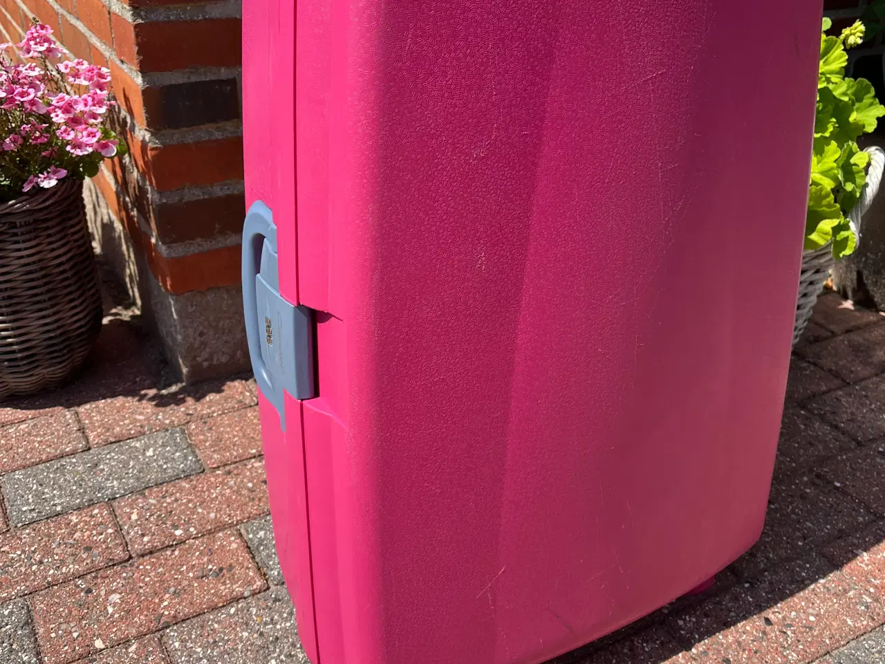 Billede 3 - Pink kuffert hård m/lås og kode