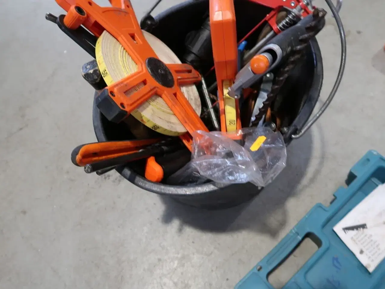 Billede 3 - Spand med div. Værktøj