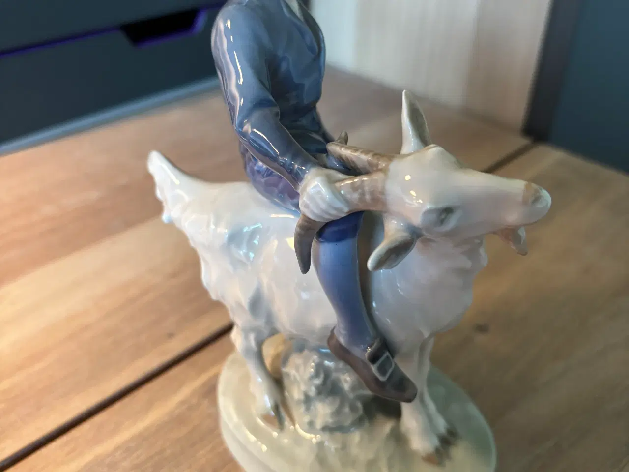 Billede 2 - Royal Copenhagen figur nr. 1228, Klodshans 