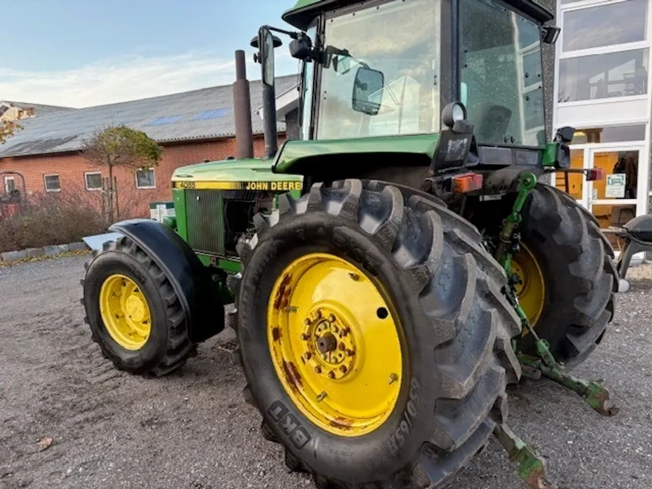 Billede 12 - John Deere 4055 FRONTLIFT, NÆSTEN NYE DÆK