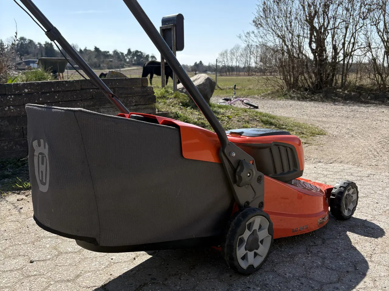 Billede 3 - Husqvarna LC 247i batteridrevet plæneklipper