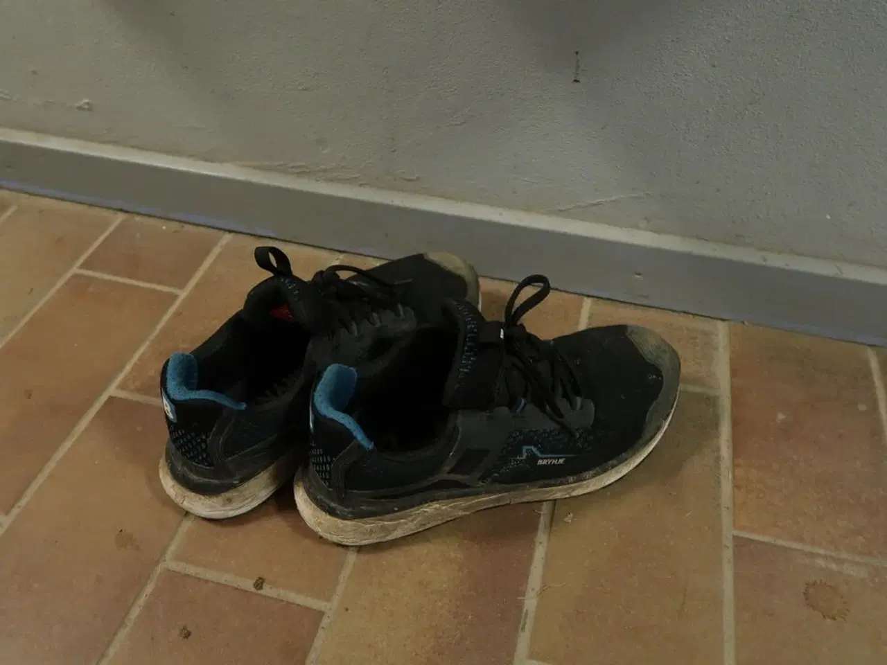 Billede 9 - Div. Arbejdstøj, sko samt bænke