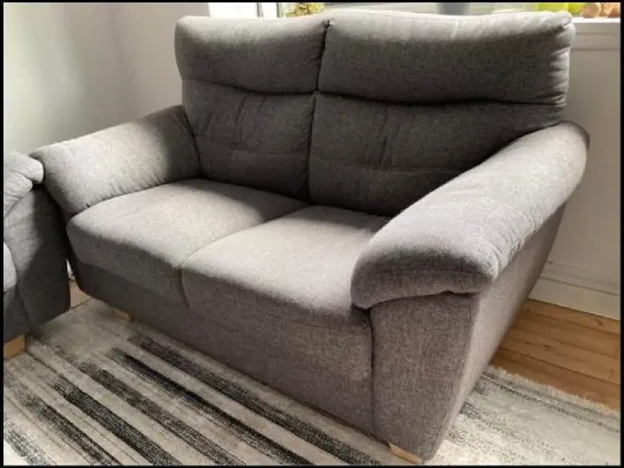 Billede 2 - Velholdt sofa