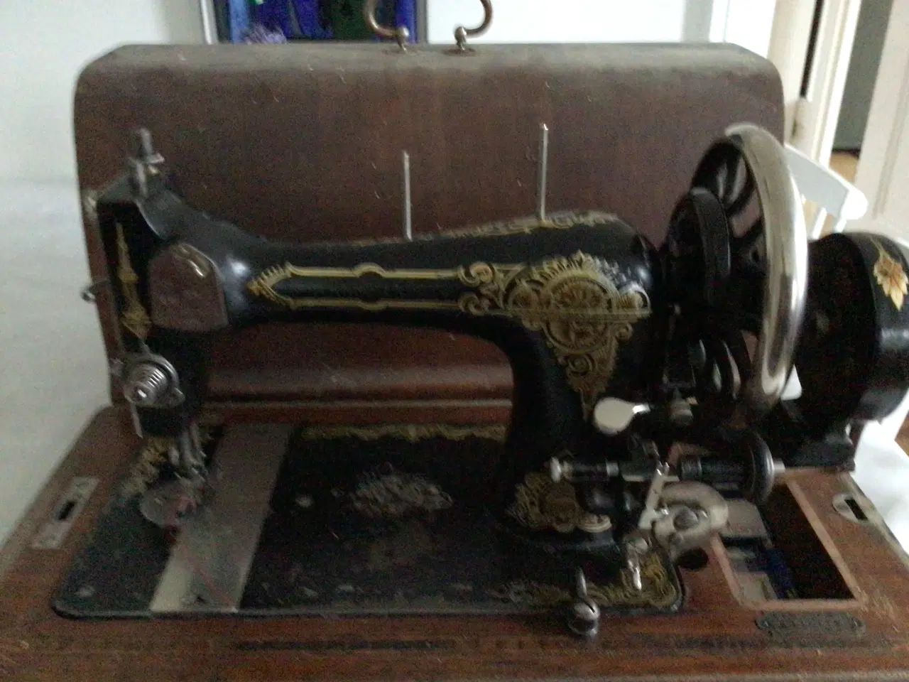 Billede 1 - Gammel symaskine
