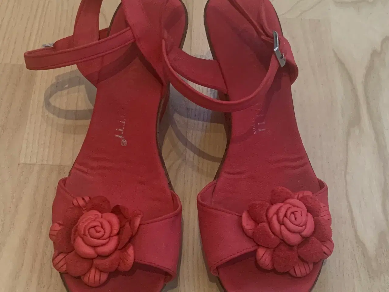 Billede 1 - Højhælet sandaler str. 39