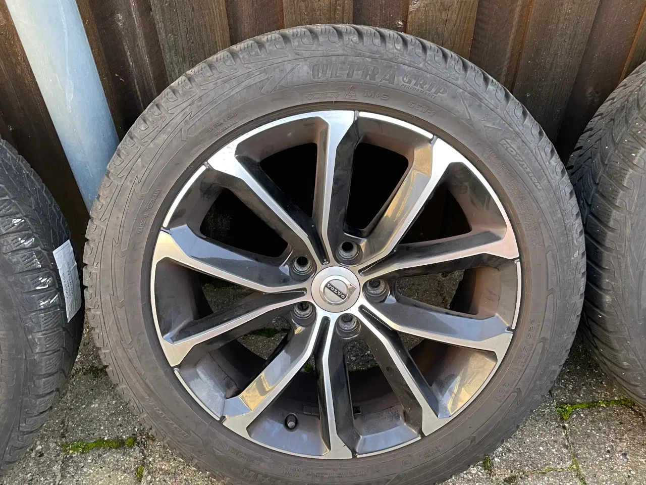 Billede 1 - Volvo Alu fælge med vinterdæk