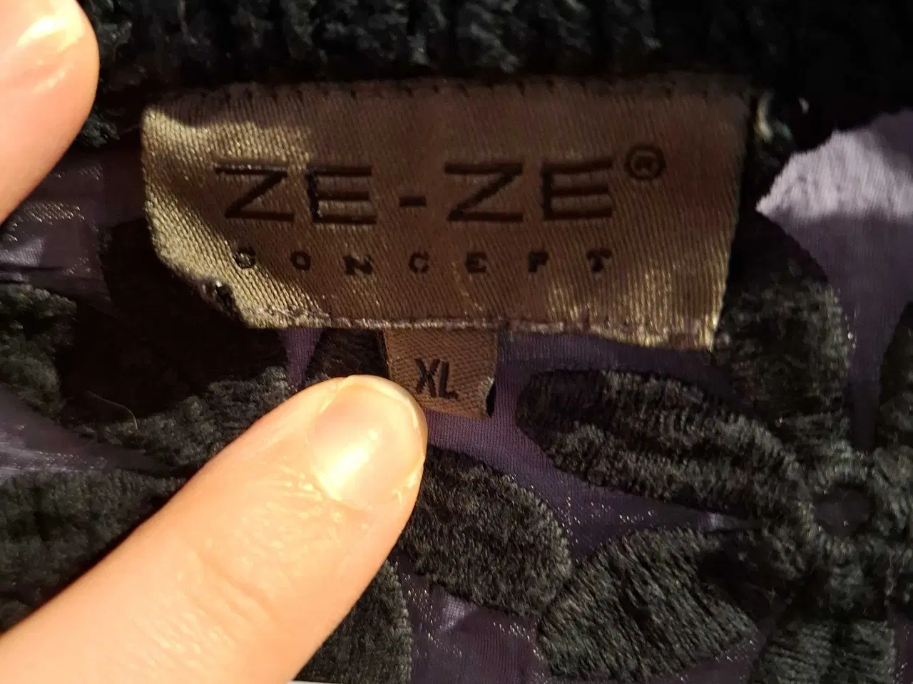 Billede 4 - Sort strikbluse fra ZeZe XL