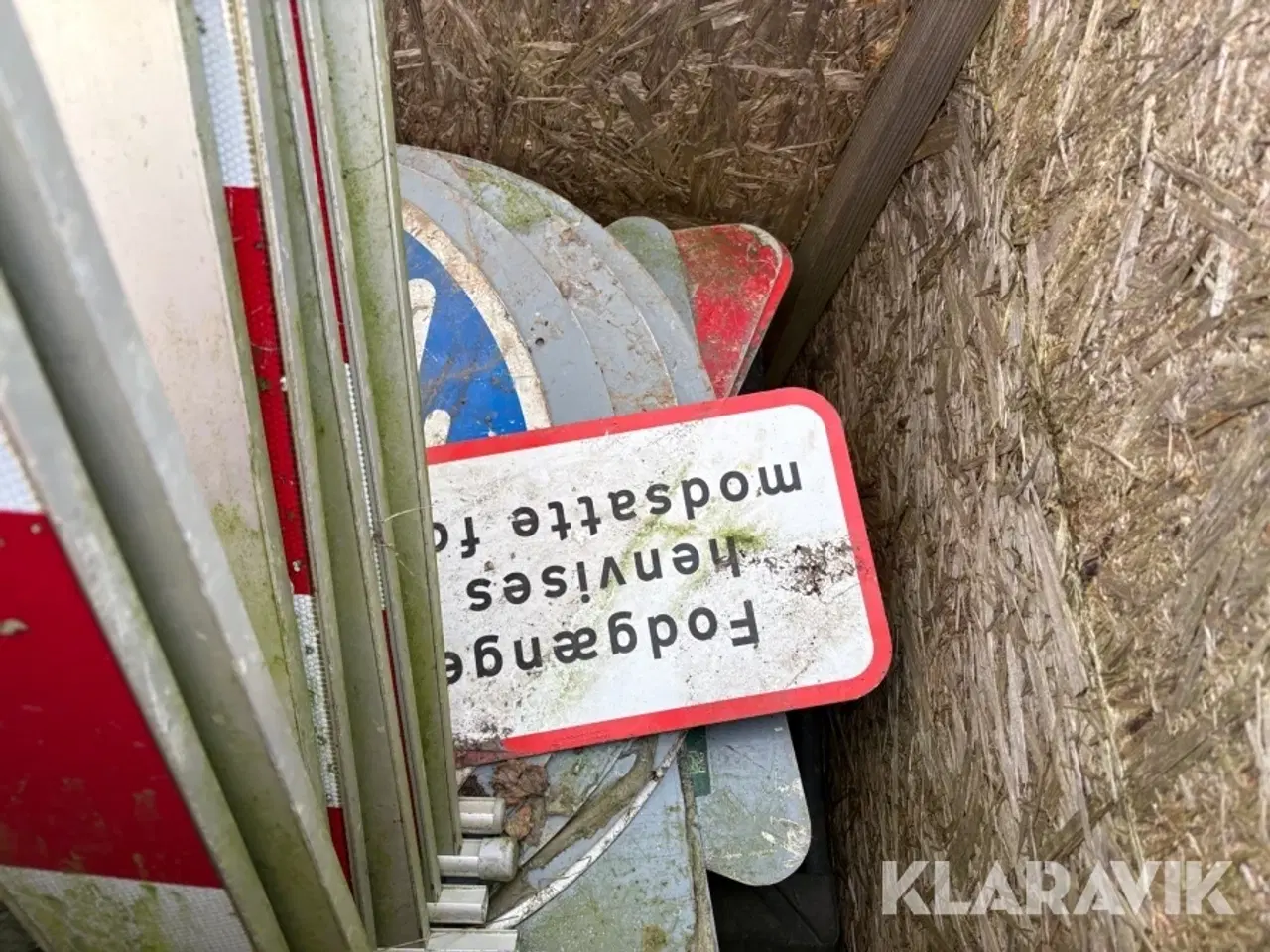 Billede 6 - Diverse skilte og afskærmning