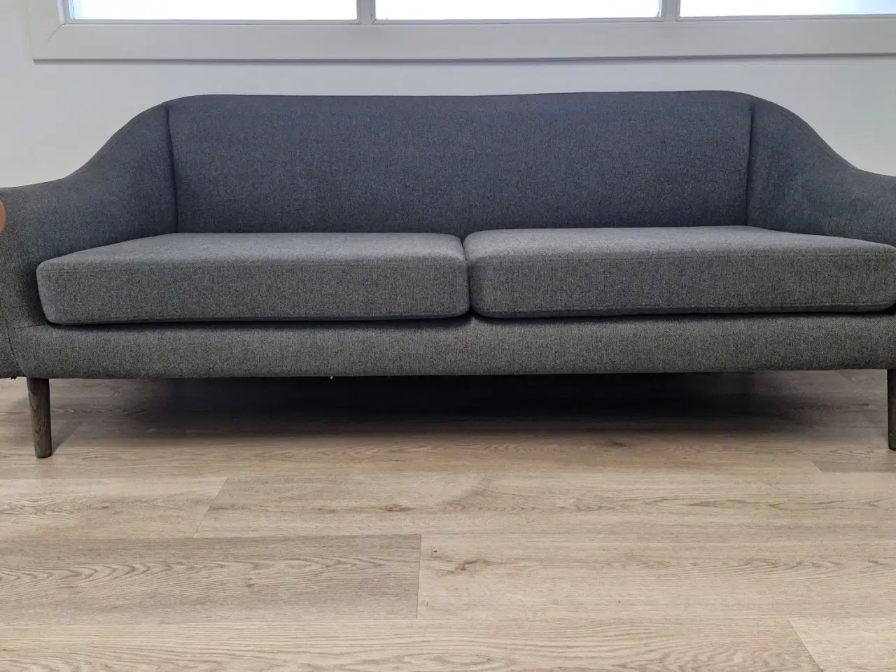 Billede 1 - Sofa i grøn-grå stof med god siddekomfort