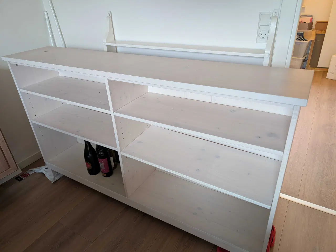 Billede 1 - Reol hvidpigmenteret med justerbare hylder