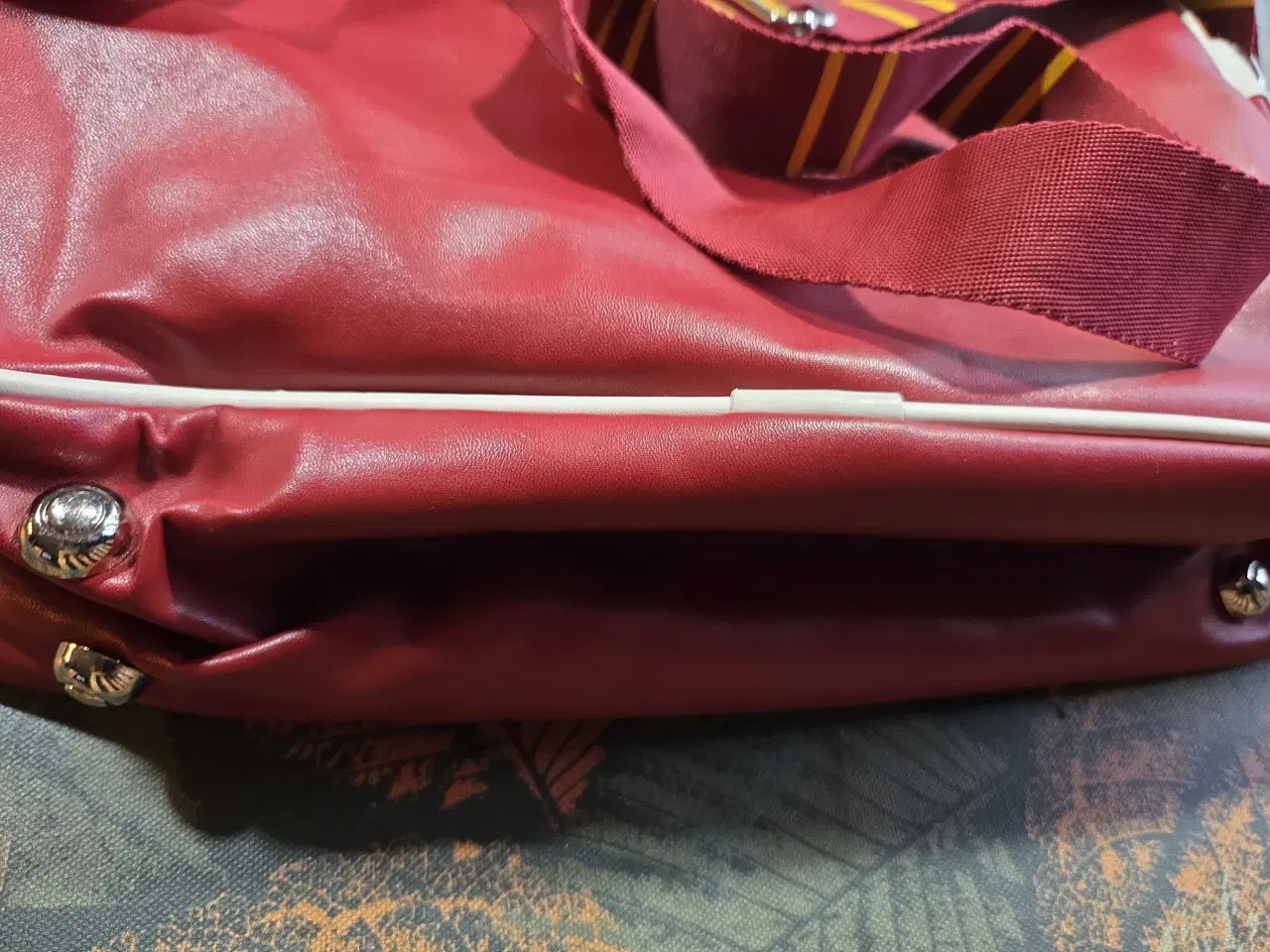 Billede 6 - Gryffindor skuldertaske Harry Potter