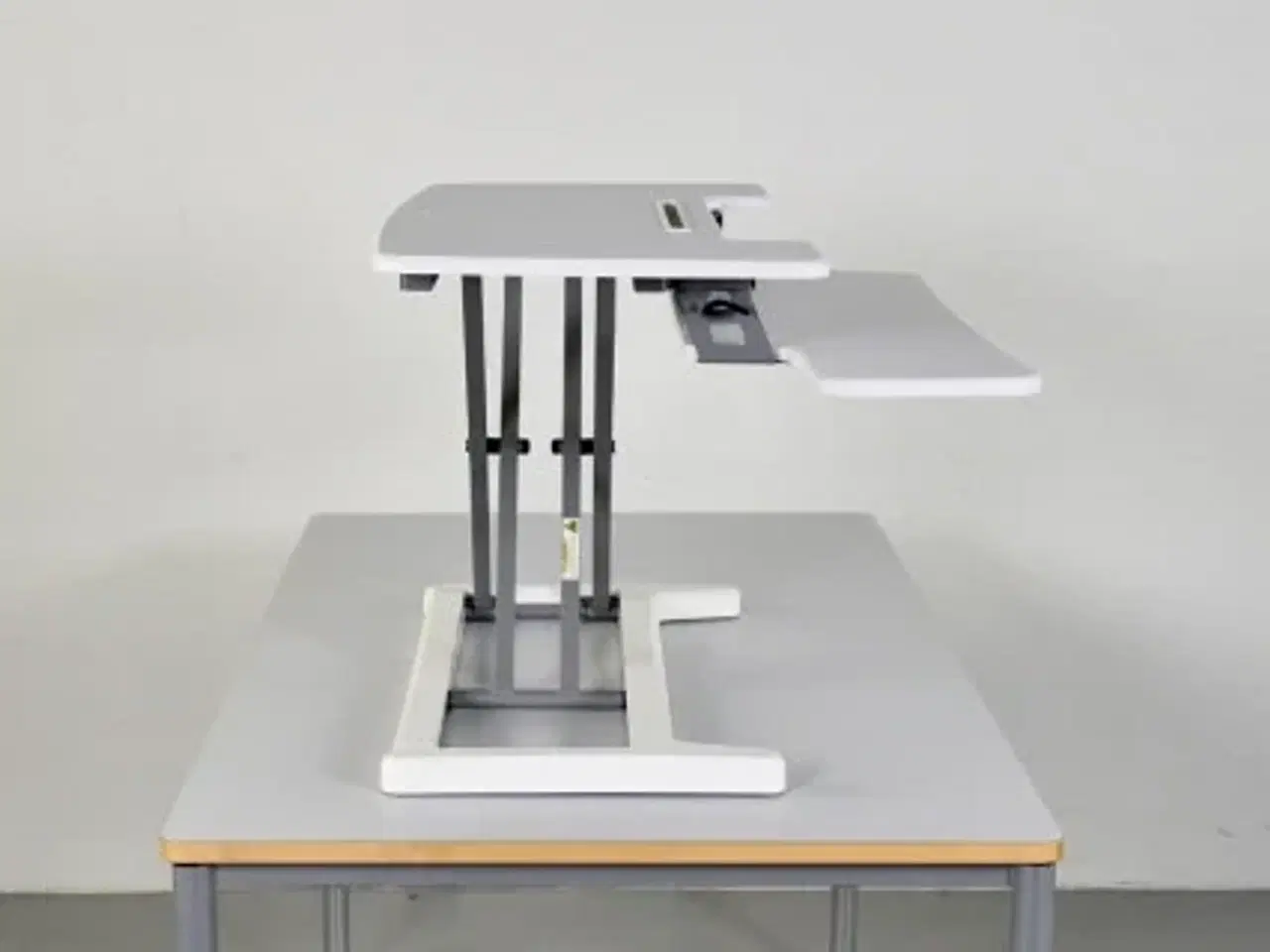 Billede 2 - Desk riser - omdan dit bord til et hæve-/sænkebord