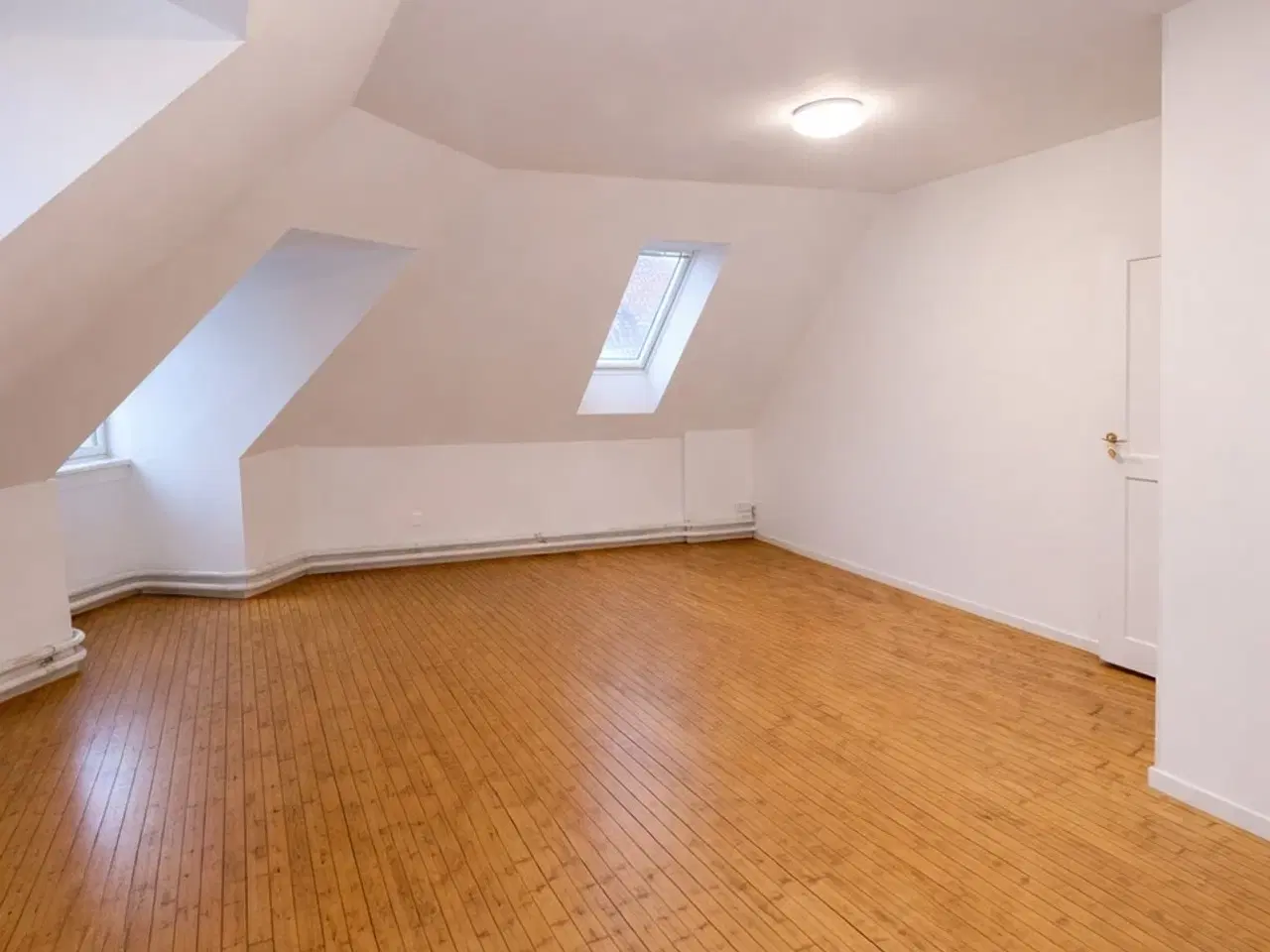 Billede 2 - Lukket kontor/team-rum i København K – 30 m². op til 4 pladser