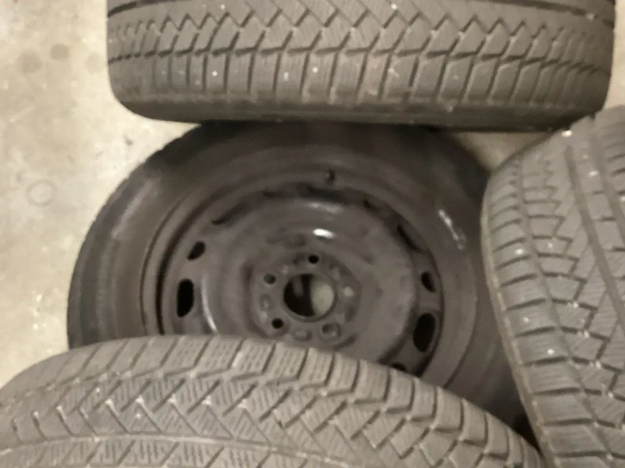 Billede 4 - Meget fine vinterdæk 205/60 R16”