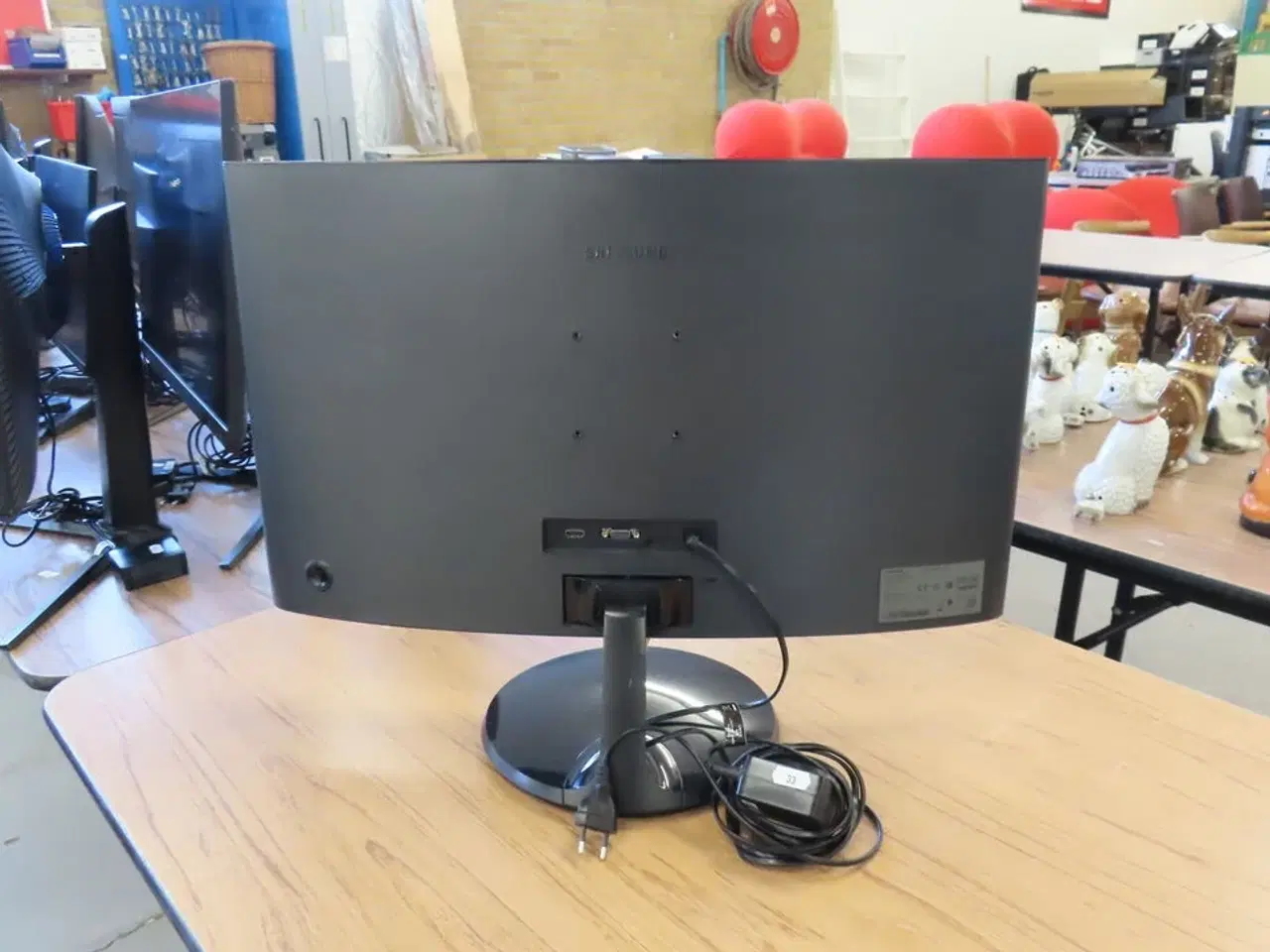 Billede 2 - 27" Computerskærm SAMSUNG C27F390FHR