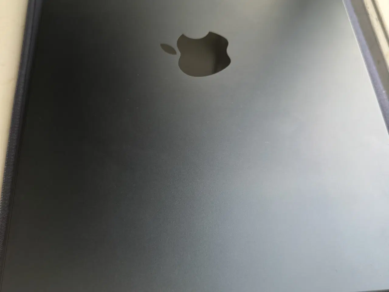 Billede 2 - MacBook Air M2 Midnight i perfekt stand