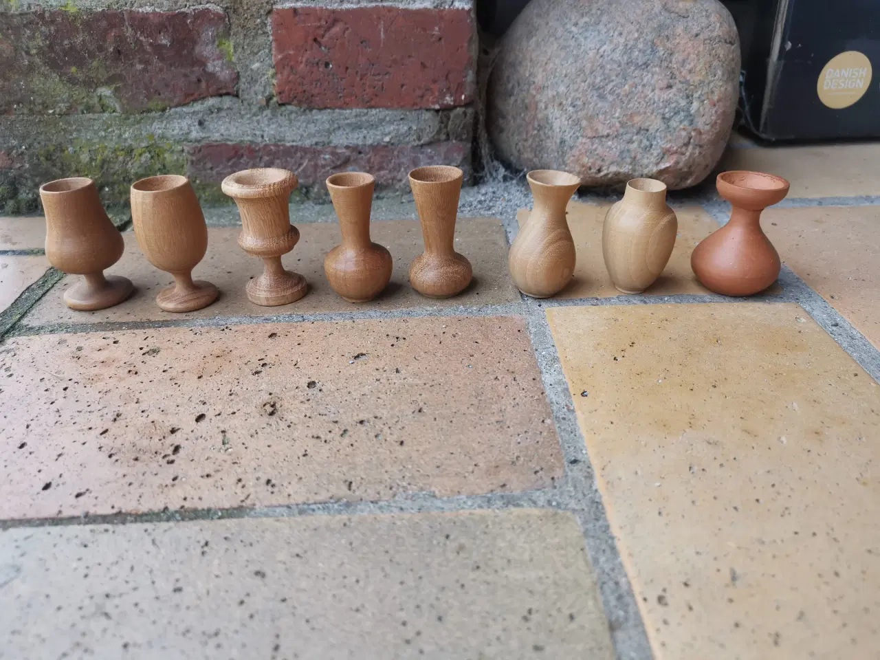 Billede 1 - Krus og Vaser i træ og 1 i keramik
