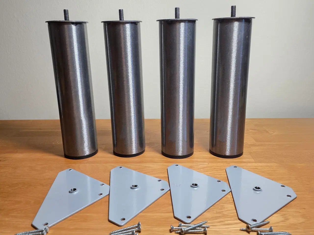 Billede 1 - 4 stk sengeben i børstet stål 23cm høj med 8mm gev