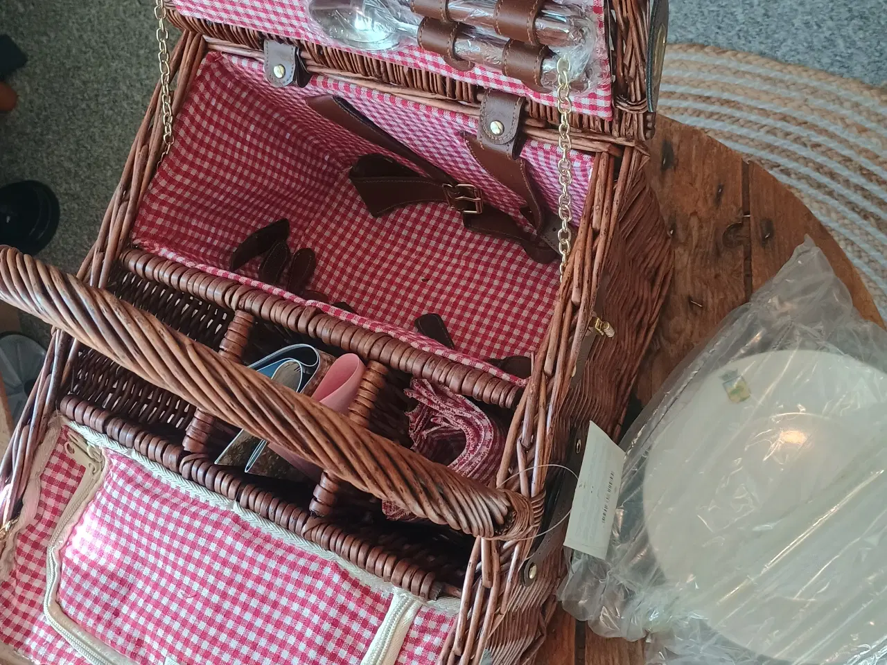 Billede 2 - Picnickurv, fransk med service, ny